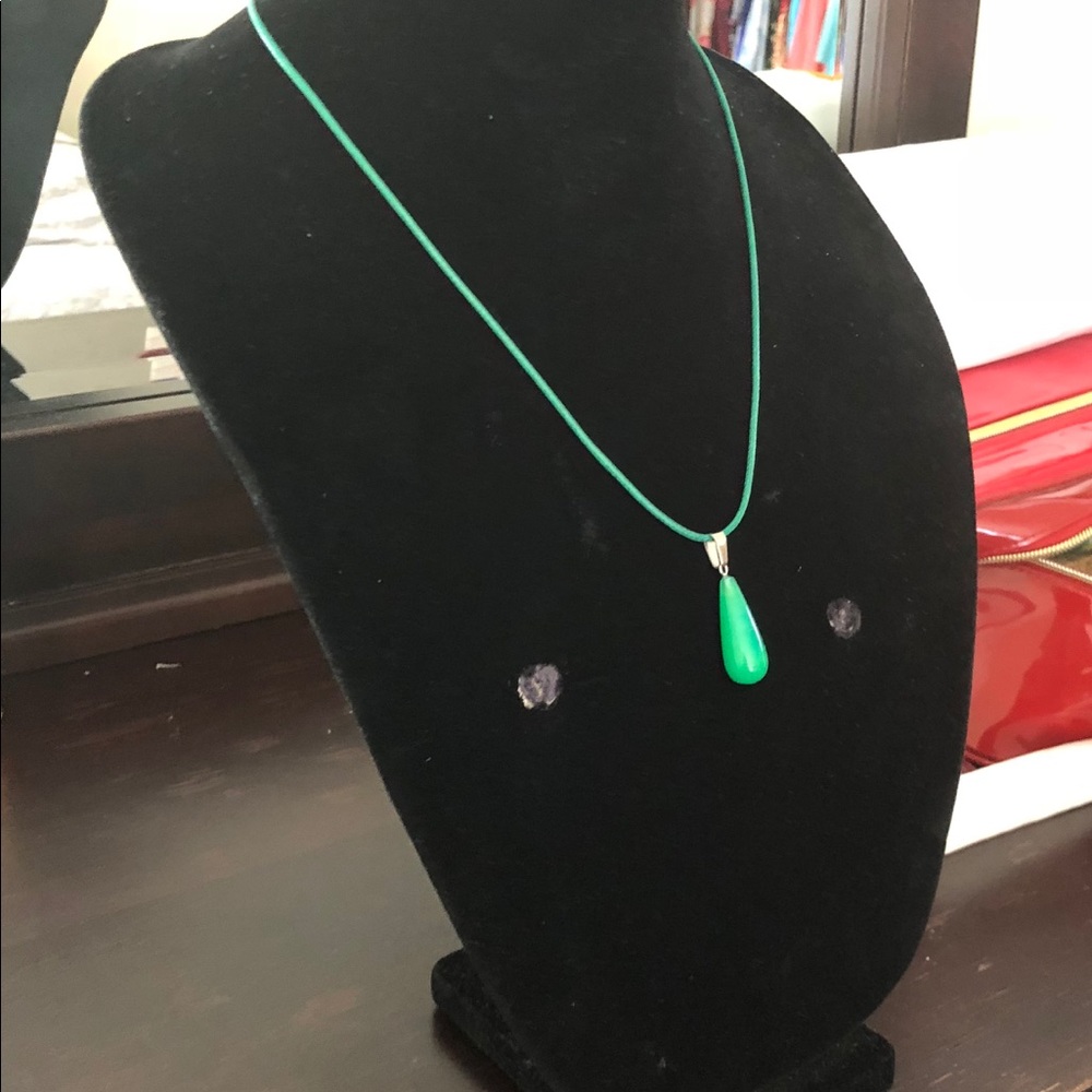 Simple PENDANT Necklace - Picture 3 of 4
